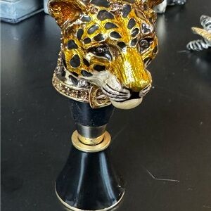 Jay Strongwater Leopard Head Decorative Bottle Stopper - Gold & Black